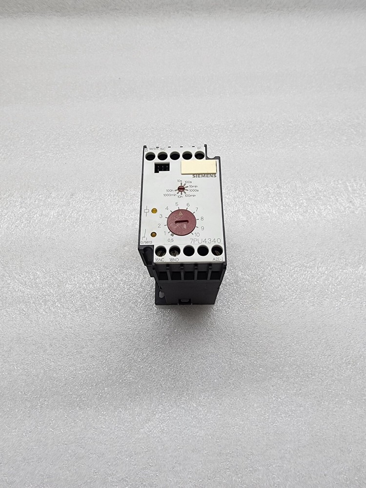 SIEMENS 7PU4340-2AJ30 TIMER RELAY 100-127V