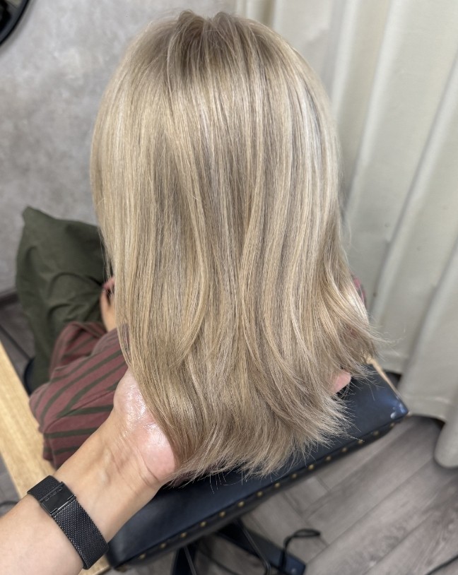 Short Blonde Straight 13X4 Lace Front Human Hair Wigs for Fashion Women