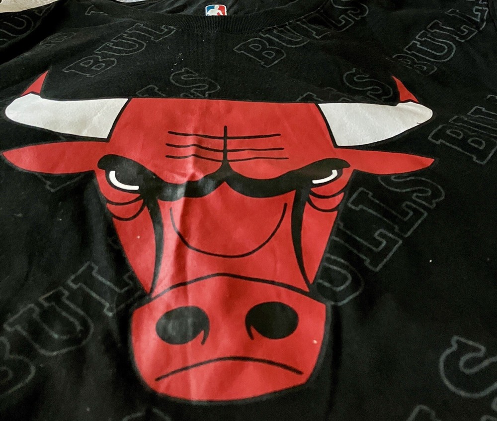 Chicago Bulls NBA Black & White All-Over Print T-Shirt Size Small  
