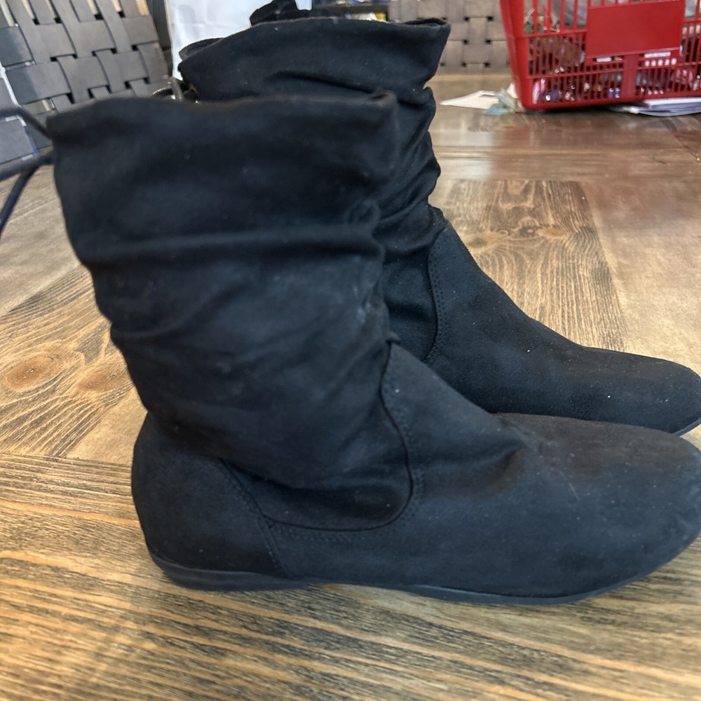 American Eagle Outfitters Ankle Booties Women's Size 6 Black Suede Perforated