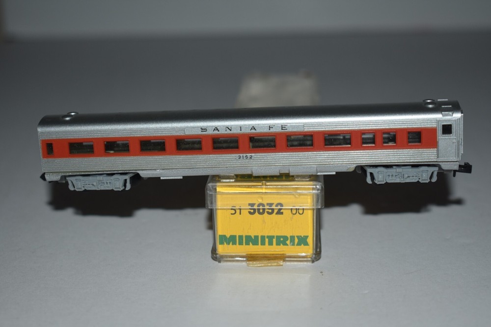 N Scale Minitrix 51303200 Santa Fe Passenger Coach Car 3152 C47826