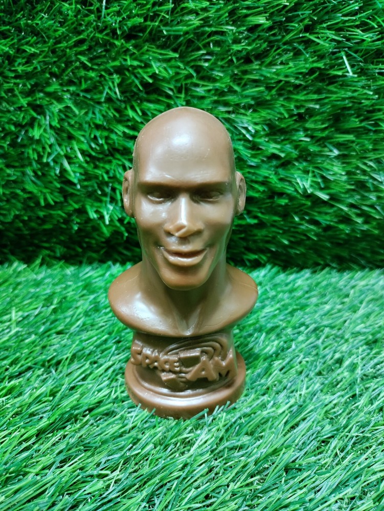 Michael Jordan 1996 Space Jam Trophy Treats Candy Basketball Gumball Collectible