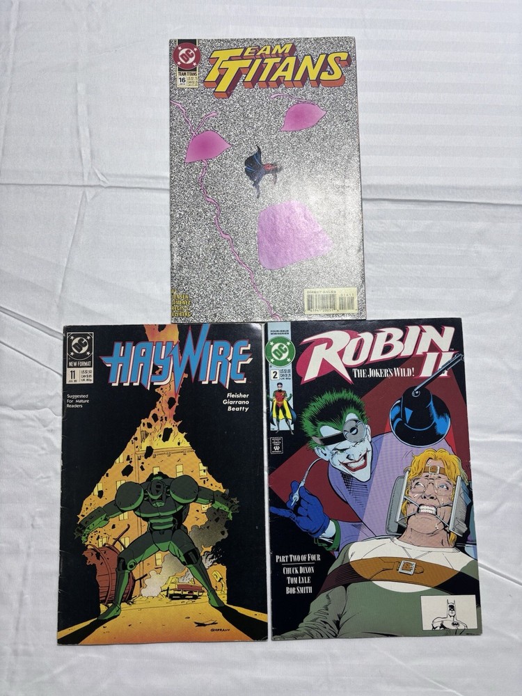 4 Comic Books! Random Assortment Lot of DC! Dark Knight #2 11 16 46 Titans Robin