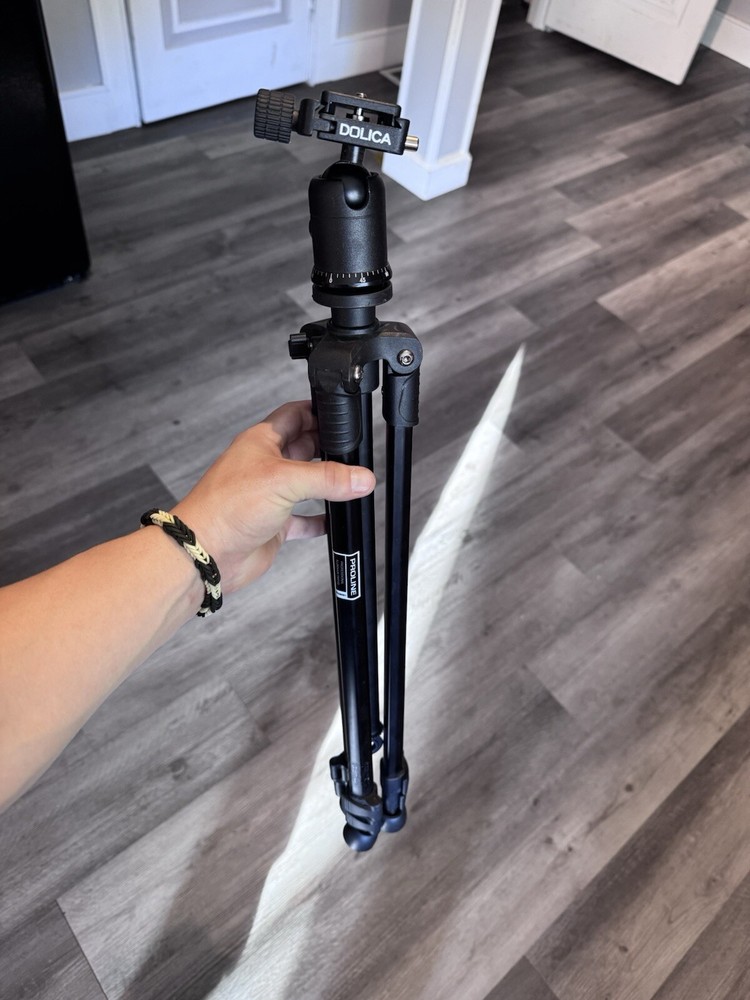 Dolica Proline Tripod Lightweight And Strong Aluminum With Rubber Base