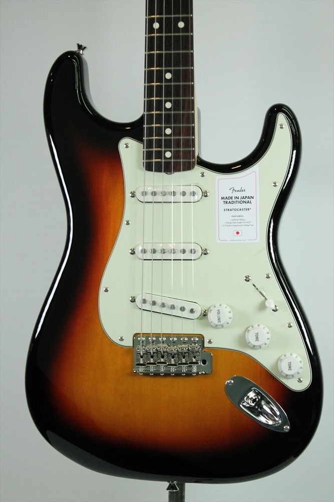Fender Made in Japan Traditional 60s Stratocaster   3 Color Sunburst