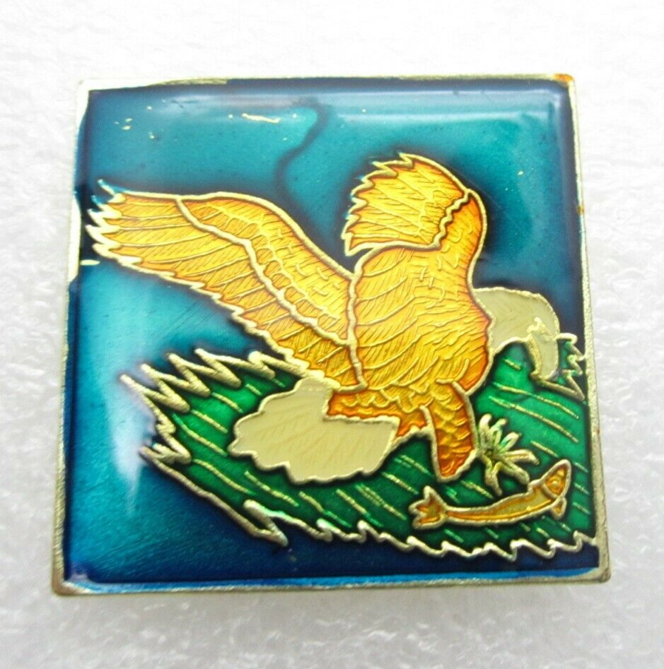 Flying Eagle Catching Fish Lapel Pin (D600)