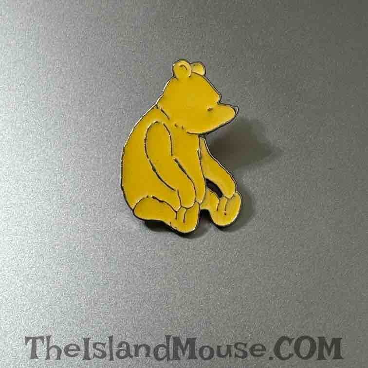 Rare Vintage Disney DS Classic Pooh Collectors Winnie the Pooh Pin (U3:41929)