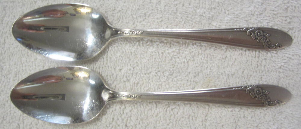 2 teaspoons Oneida Community QUEEN BESS II Spoons Tudor Plate Silver Plate VTG