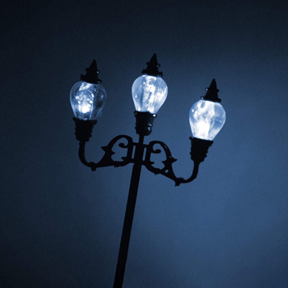 2 Miniature Streetlamp Accessories for Gutter Sand Table Models