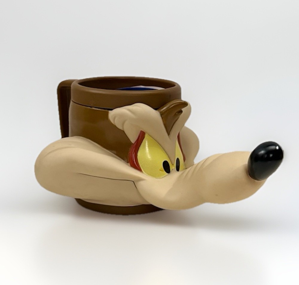 Vintage 1992 Warner Bros Looney Tunes Wile E Coyote 3D Mug Cup