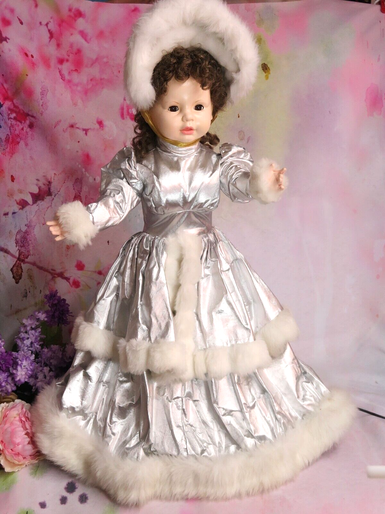 Vintage 1983 Automated Mechanical Christmas Doll 32