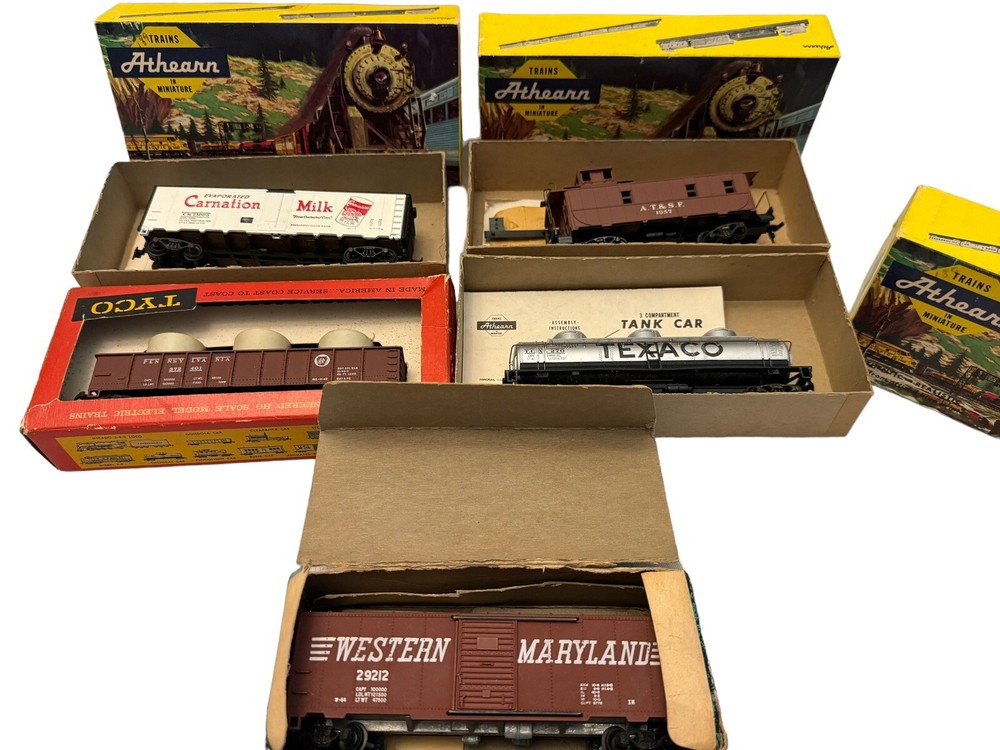 Athearn Mantua Tyco HO Scale Lot of 5 Locomotives Caboose Refrigerator 3 Dome