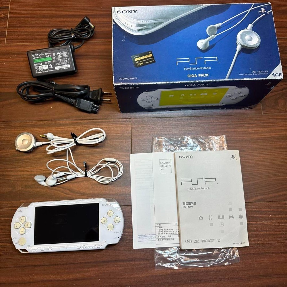 PSP 1000 White Gigapack Complete Portable Gaming System by Sony Without Battery