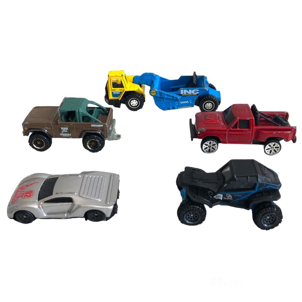 Matchbox Maisto Lot of 5 Assorted Die Cast Toy Cars