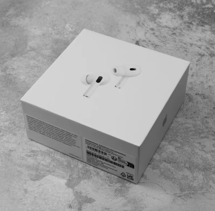 Apple AirPods Pro 2 with MagSafe Charging Case - White