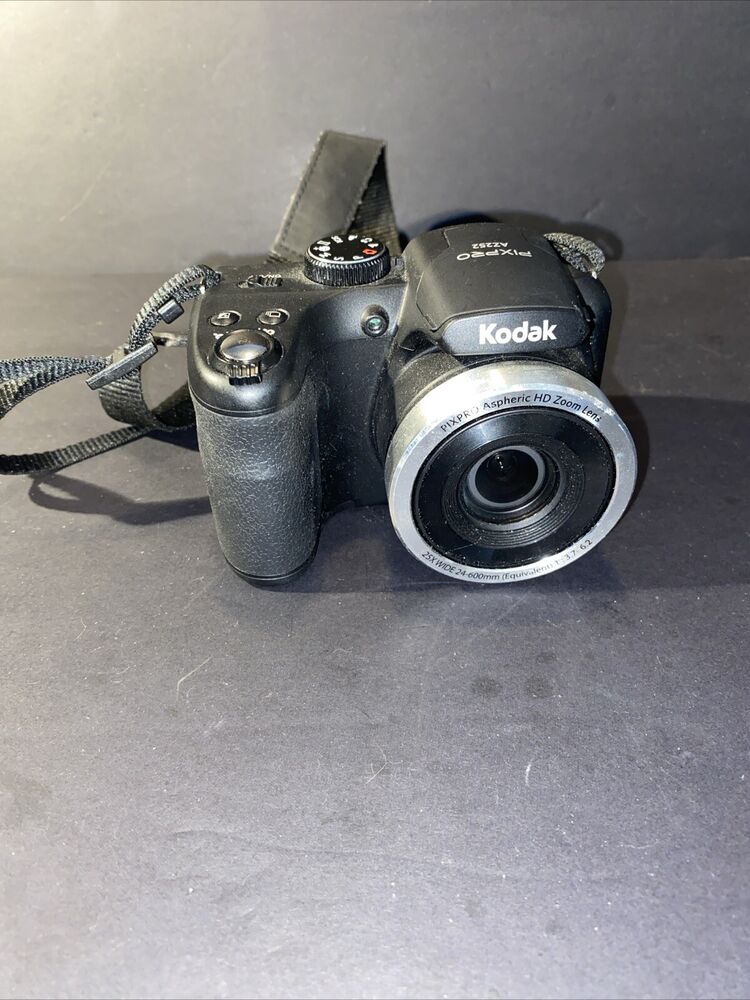 KODAK PIXPRO AZ252 Digital Camera BLK 25X Zoom Lens 24mm Wide Angle 16MP 3.0