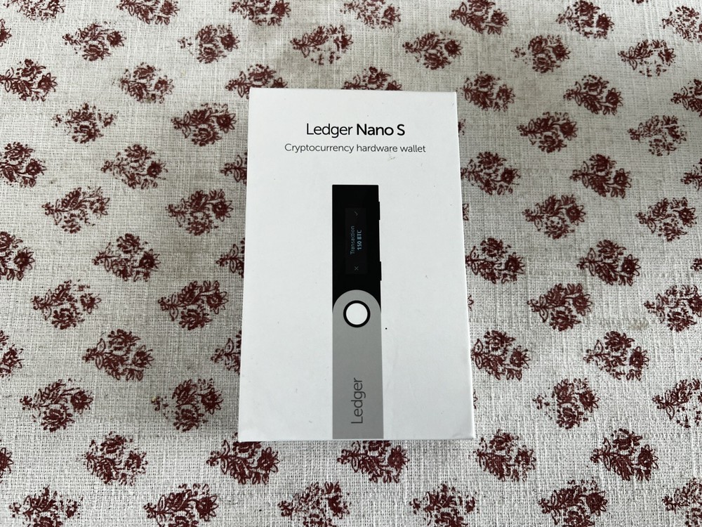 Ledger Nano S Cryptocurrency Bitcoin Hardware Wallet - New #233-image