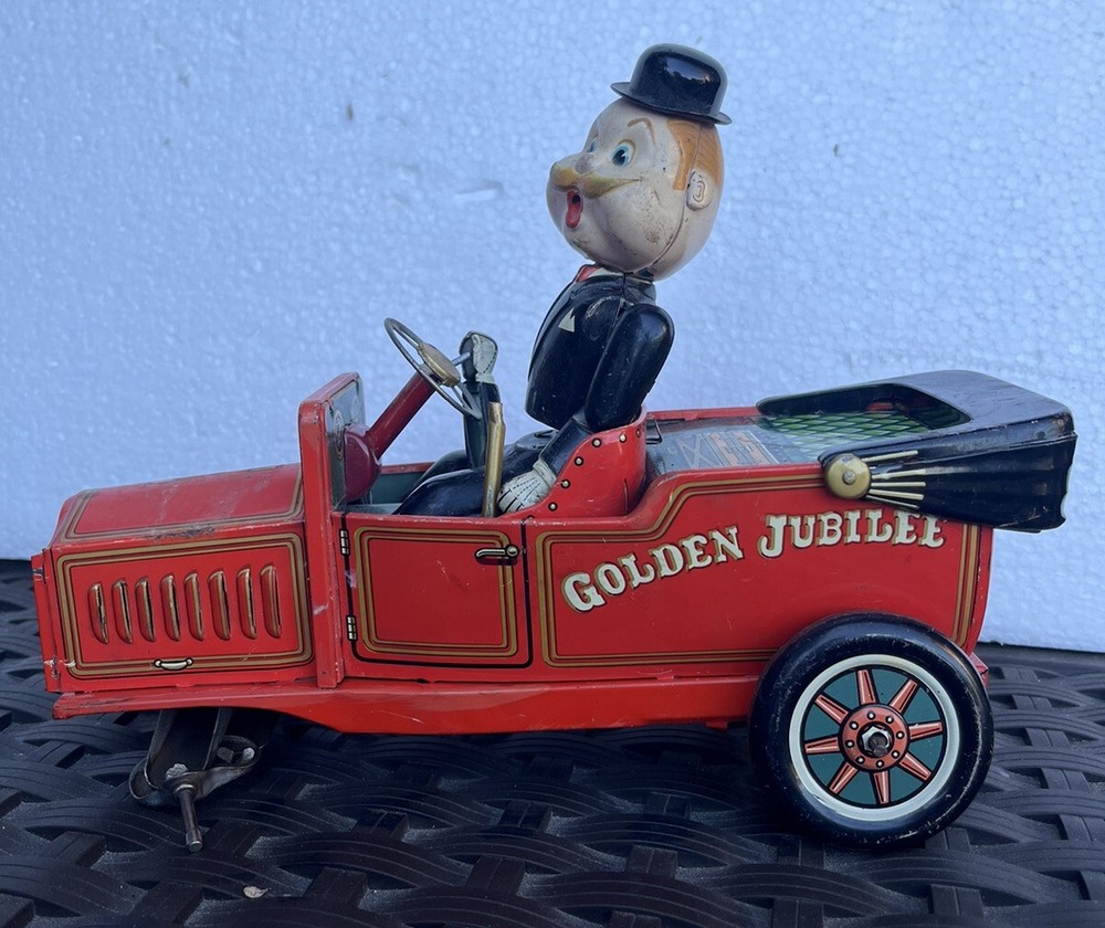VINTAGE T.N OF JAPAN Tin Toy Kosuge GOLDEN JUBILEE SHAKING CAR BATTERY OPERATED