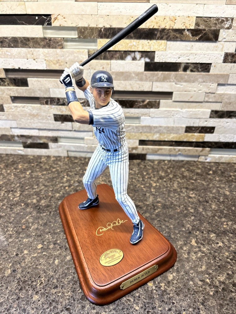 Derek Jeter Danbury Mint Statue Figurine Mint In Box With Certificate