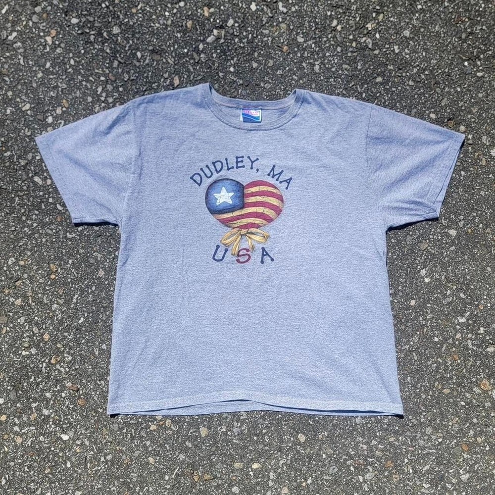 Vintage Dudley Massachusetts USA Flag Heart Graphic Grey Short Sleeve T Shirt