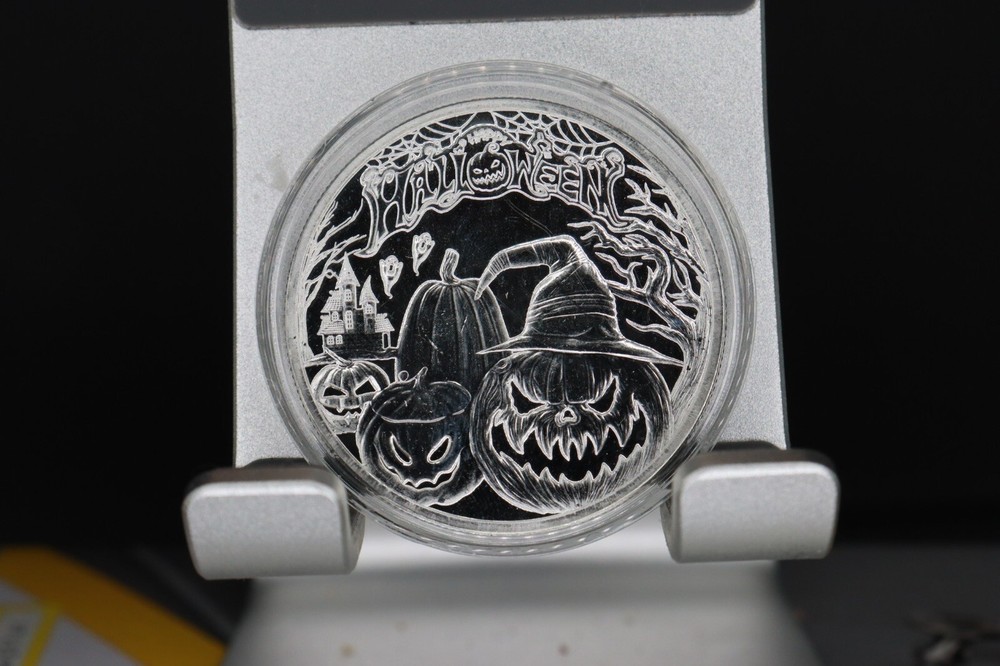 1 oz .999 Fine Silver Round - Halloween Trick Or Treat In Capsule