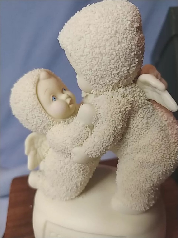 Vintage 2002 Snowbabies Reach For A Hug Porcelain Figurine 4.75 Inch with Original Box