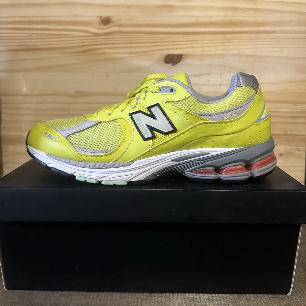New Balance 2002R SULPHUR YELLOW SIZE 9.5 - VNDS REP BOX