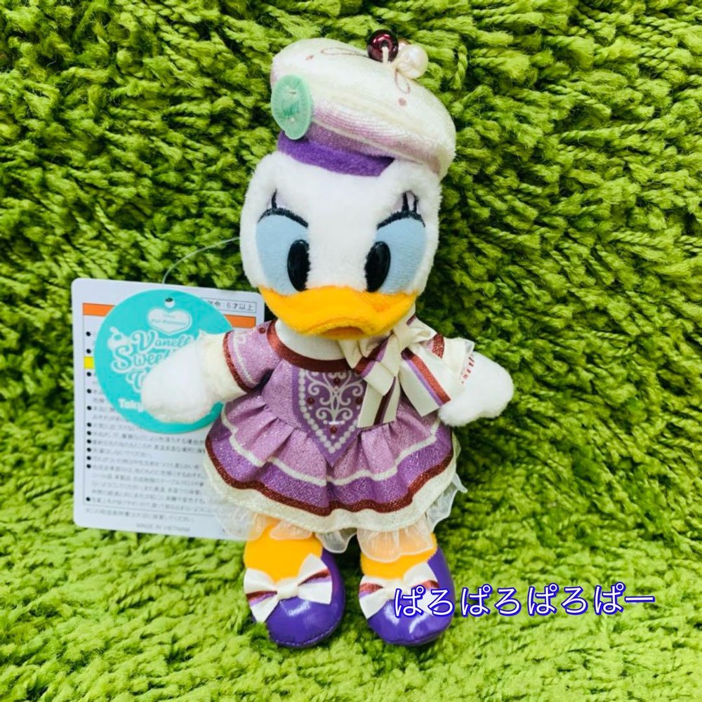 Disney Palpalooza Daisy Plush Badge Collectible in Great Condition  -image