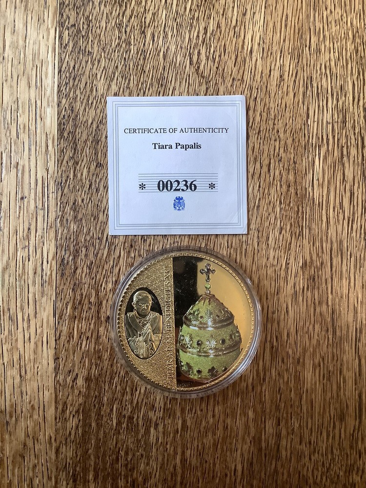 Pope Benedict XVI 2011 Gold Plated Tiara Papalis Collectors Coin-image