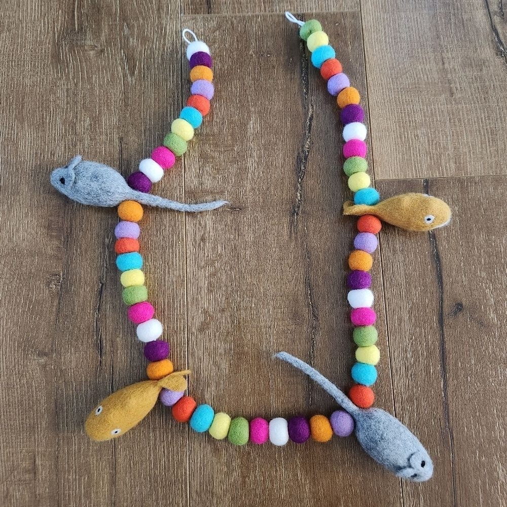 Trader Joes Here Kitty Kitty Mouse Fish Felt Garland Cat Toy Colorful Fun Play