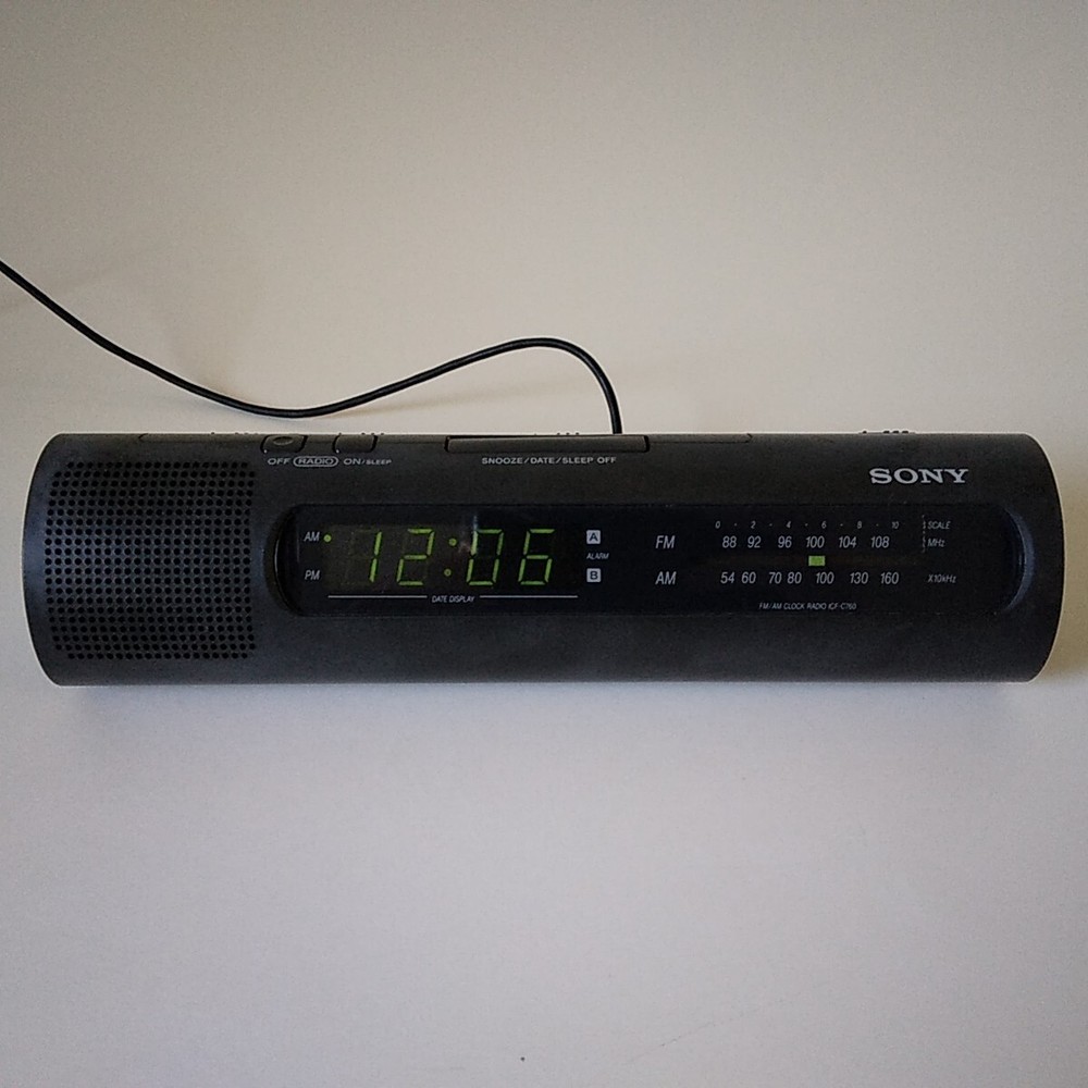 Sony ICF-C760 Dream Machine AM/FM Alarm Clock with Green Display and Plug-In Power - Tested & Working