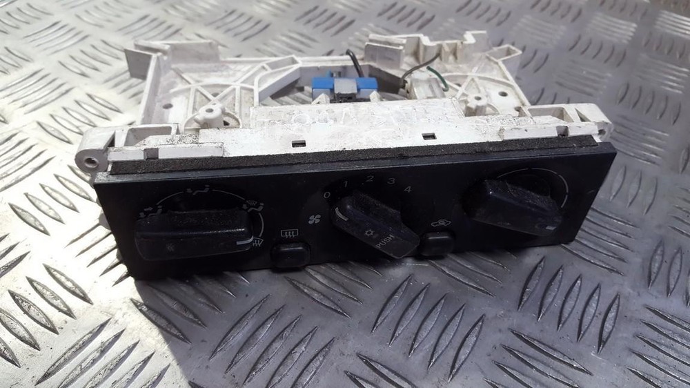 Mitsubishi Space Wagon 2001 Climate Control Panel (Heater Control #339494-72