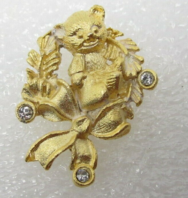 Teddy Bear With Bow Tie Lapel Pin (B212)