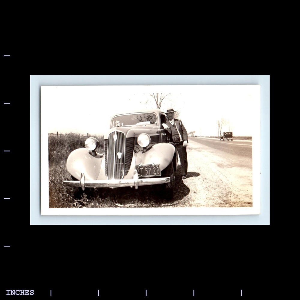 Old Vintage Photo MAN CLASSIC CAR CALIFORNIA PLATES 1935 STUDEBAKER PRESIDENT