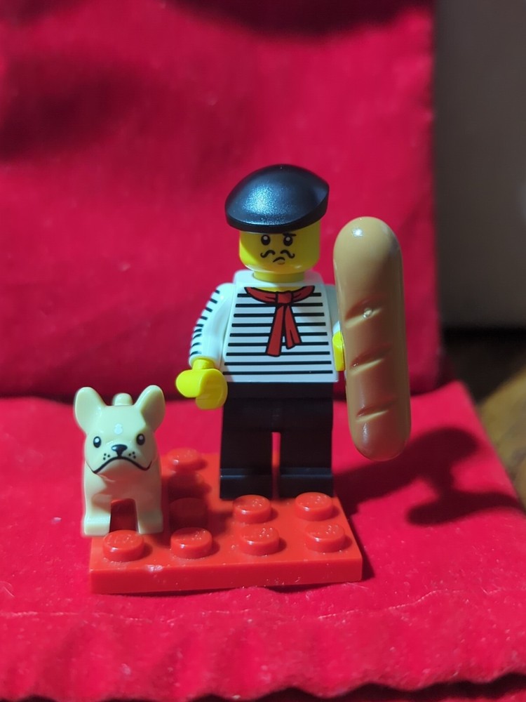 LEGO  Minifigure Connoisseur  Cmf Series 7