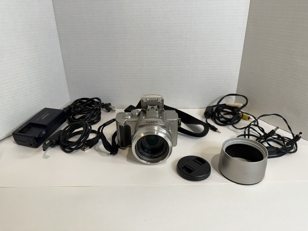 Panasonic Lumix DMC-FZ10 Camera Lot with Bag & Extras