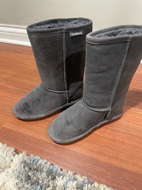 Bearpaw Youth Size 1 Boots