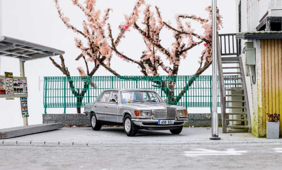 1:64 Maxwell Silver 450SEL W116 Sedan Classic Sport Diecast Metal Car