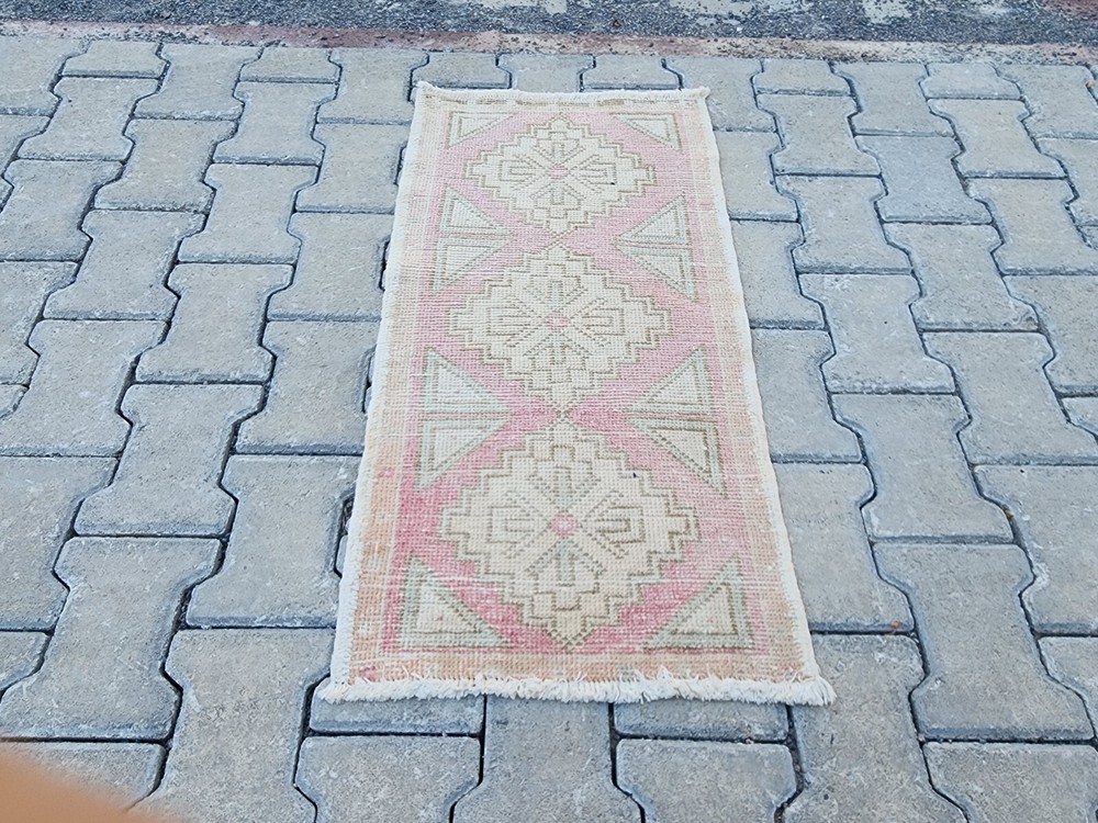 Mini Turkish Wool Rug 1.5x3 ft Blush Beige Geometric Handwoven Oushak