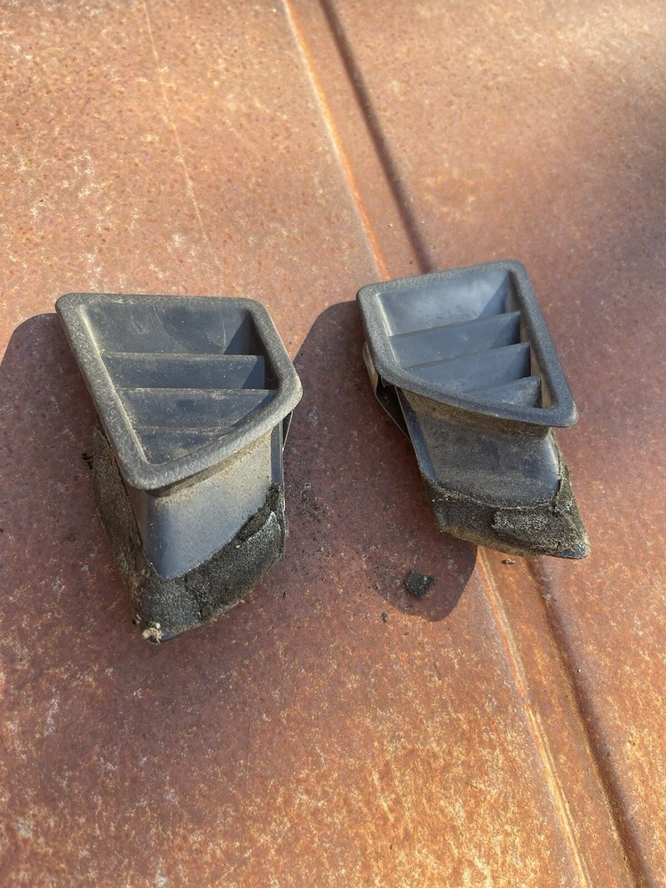 Nissan Hardbody 1986-1997 Black Side Dash Vents (Pair) Good Condition Used