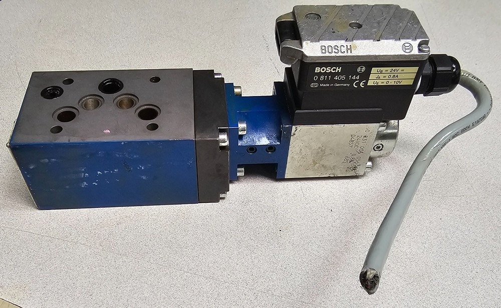 Bosch Hydraulic Control Valve with pressure relief valve #0 811 402 171