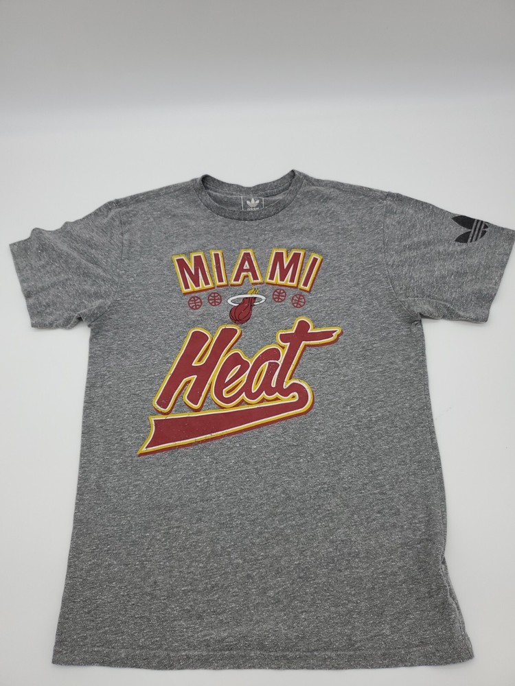 NBA Miami Heat T-Shirt Men Small Gray Graphic Print Sport Logo…#17504