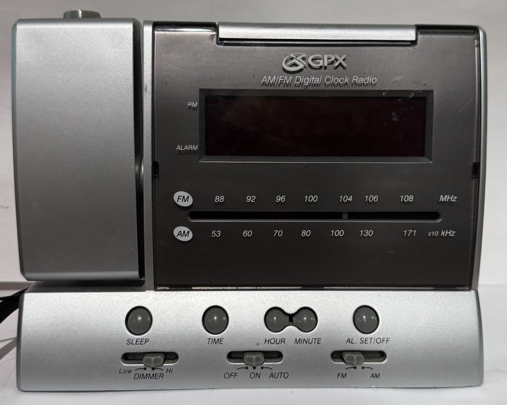 GPX Digital Alarm Clock with FM Radio and USB Charging