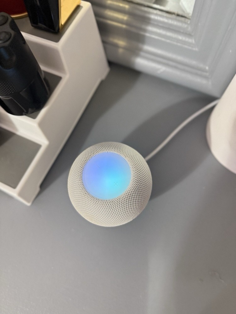 Apple HomePod Voice Enabled Smart Assistant - White