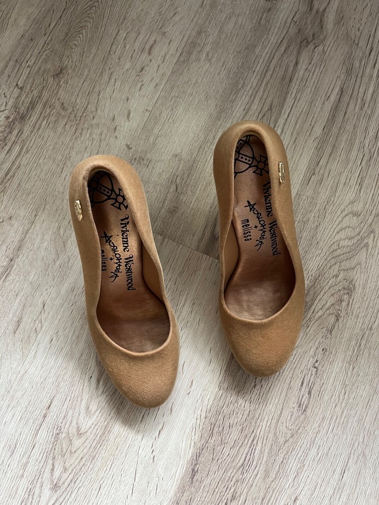 Melissa Vivienne Westwood velvet effect rubber heels , beige color US7 Used