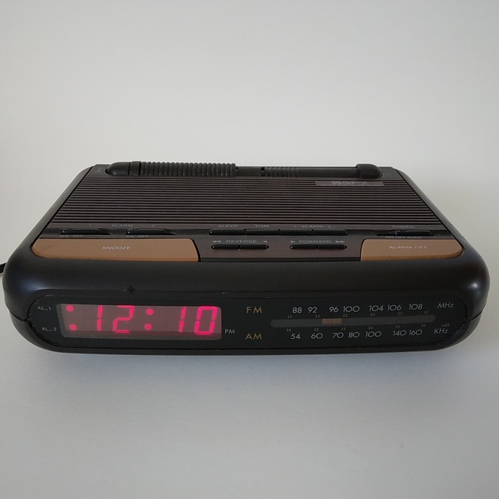GPX Radio Alarm Clock Model: D600-Dual Alarm-Night Lite-Corded-1996-Tested/Works