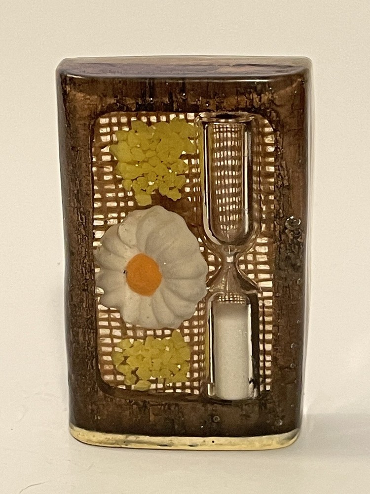 Vintage Lucite Retro Hourglass Egg Timer & Daisy Flower 3-3/4 Minute Timer
