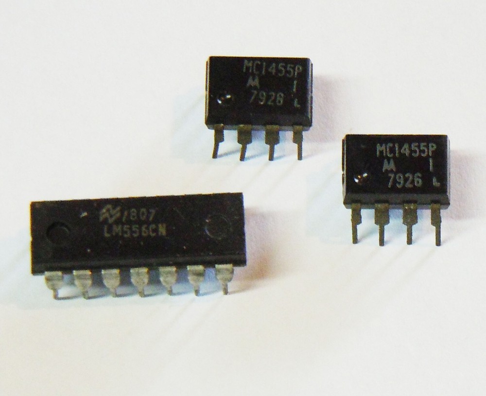 Lot 2x MC1455P & LM556CN Single/Dual Timer/Oscillator IC 555 Type SHIP SAME DAY