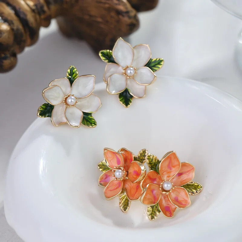 Fashion Temperament Unique Design Sense Flower Earrings Suitable For Women To Ma